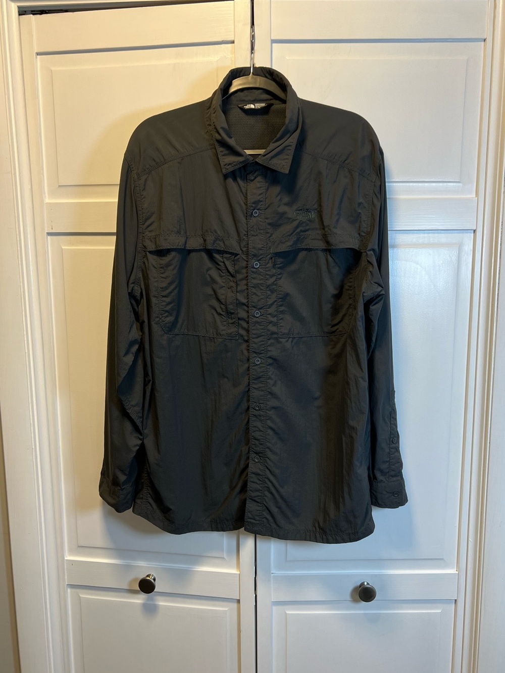 The North Face Men's  Lightweight Button-Front Fishing Shirt Color Dark Gray
